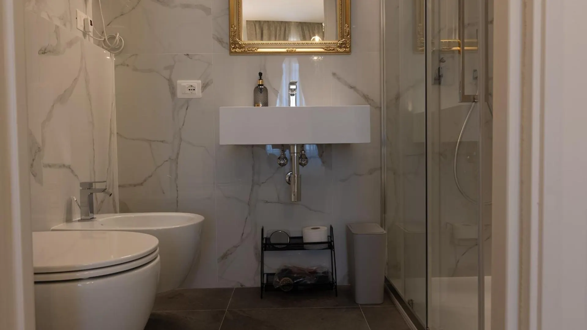 De Vince Suites - Luxury Rooms - Roma Termini Penzion