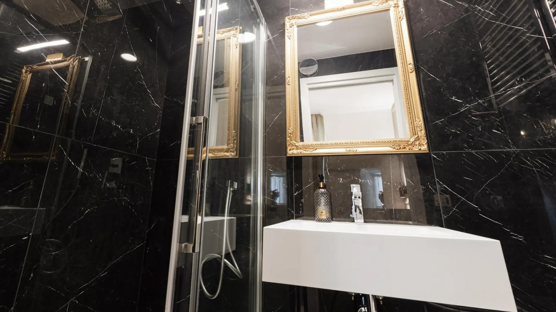 De Vince Suites - Luxury Rooms - Roma Termini 0*, Řím Itálie